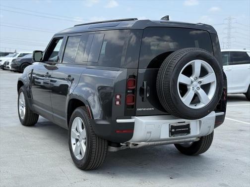 2025 Land Rover Defender 110 P300