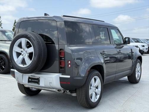 2025 Land Rover Defender 110 P300