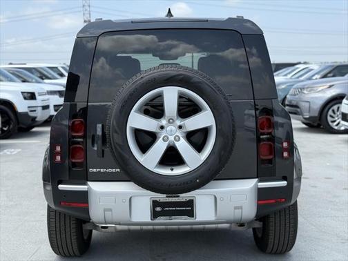2025 Land Rover Defender 110 P300