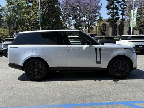 2025 Land Rover Range Rover P550e SE