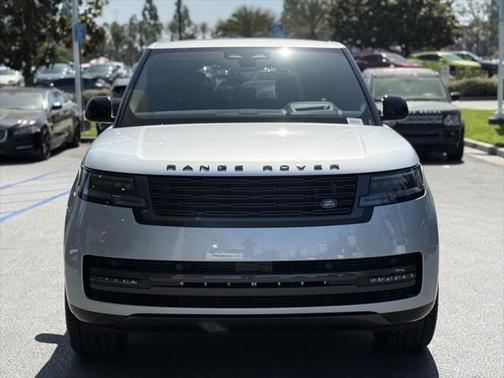 2025 Land Rover Range Rover P550e SE