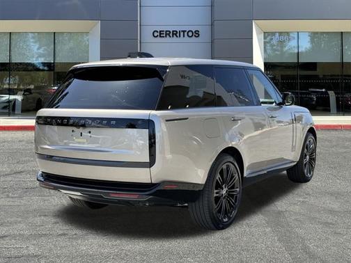 2025 Land Rover Range Rover P530 SE