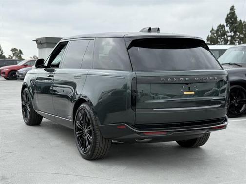 2025 Land Rover Range Rover P400 SE 7 Seat