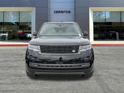 2025 Land Rover Range Rover P530 SE