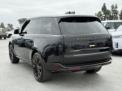 2025 Land Rover Range Rover P530 SE