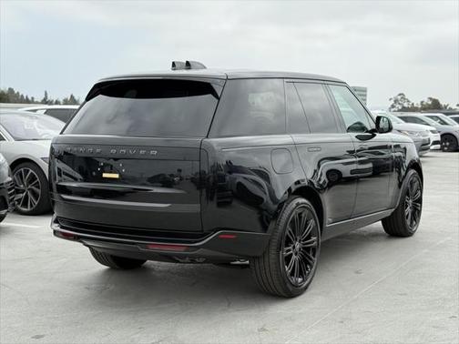 2025 Land Rover Range Rover P530 SE