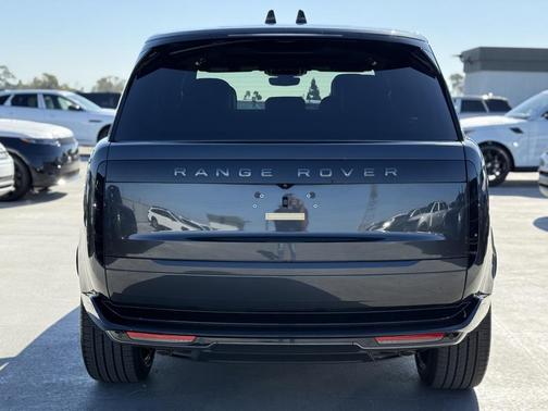 2025 Land Rover Range Rover P530 SE