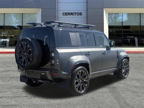 2025 Land Rover Defender V8