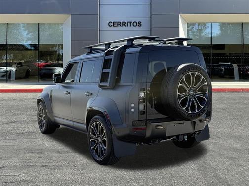 2025 Land Rover Defender V8