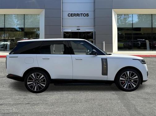 2025 Land Rover Range Rover P615 SV