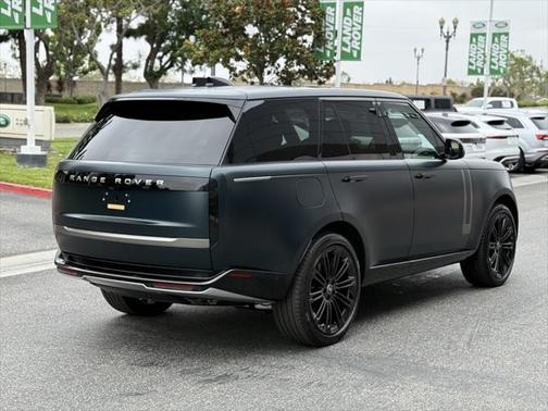 2025 Land Rover Range Rover P530 SE
