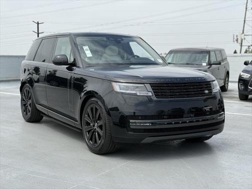 2025 Land Rover Range Rover P550e SE