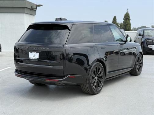 2025 Land Rover Range Rover P550e SE