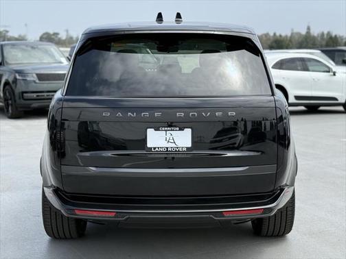 2025 Land Rover Range Rover P550e SE