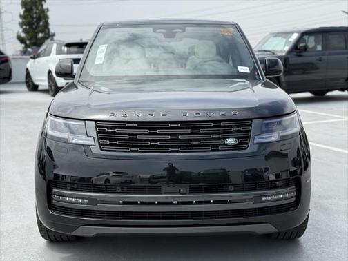 2025 Land Rover Range Rover P550e SE