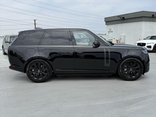2025 Land Rover Range Rover P550e SE