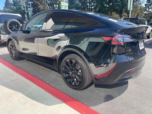 2024 Tesla Model Y Long Range Dual Motor All-Wheel Drive