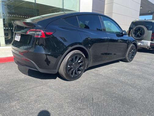 2024 Tesla Model Y Long Range Dual Motor All-Wheel Drive