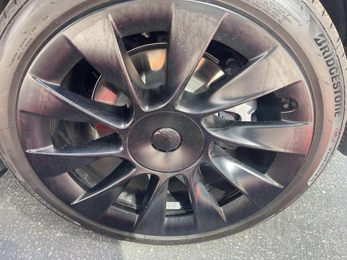 2024 Tesla Model Y Long Range Dual Motor All-Wheel Drive