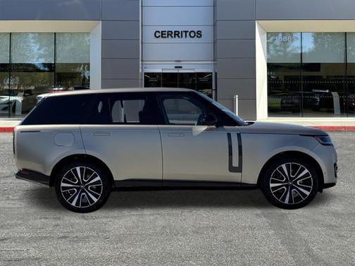 2025 Land Rover Range Rover P530 SE