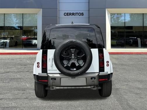 2025 Land Rover Defender 110 P400 X-Dynamic SE