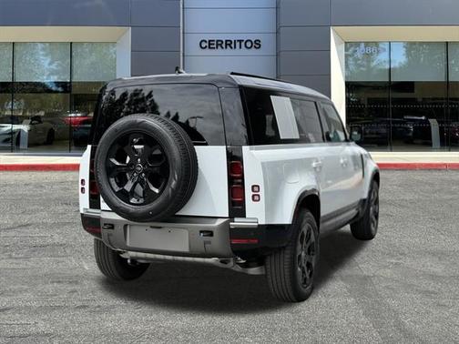 2025 Land Rover Defender 110 P400 X-Dynamic SE