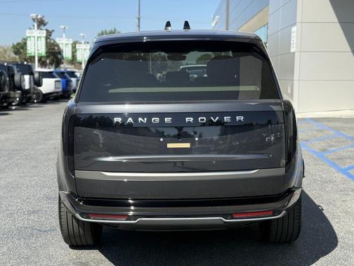 2025 Land Rover Range Rover P400 SE