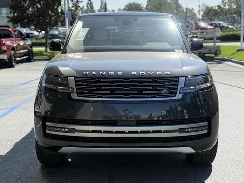 2025 Land Rover Range Rover P400 SE