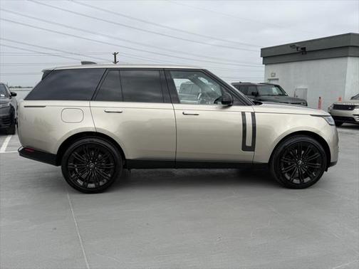 2025 Land Rover Range Rover P400 SE