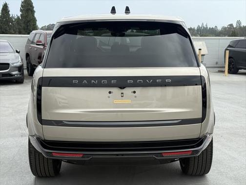 2025 Land Rover Range Rover P400 SE