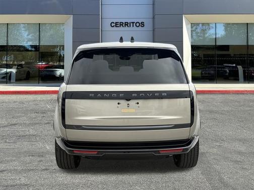 2025 Land Rover Range Rover P400 SE