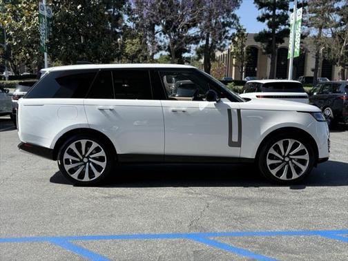 2025 Land Rover Range Rover P530 SE