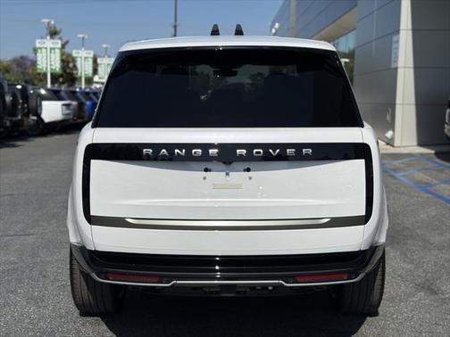 2025 Land Rover Range Rover P530 SE