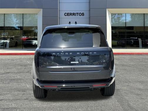 2025 Land Rover Range Rover P530 SE