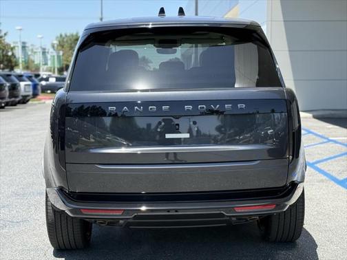 2025 Land Rover Range Rover P530 SE