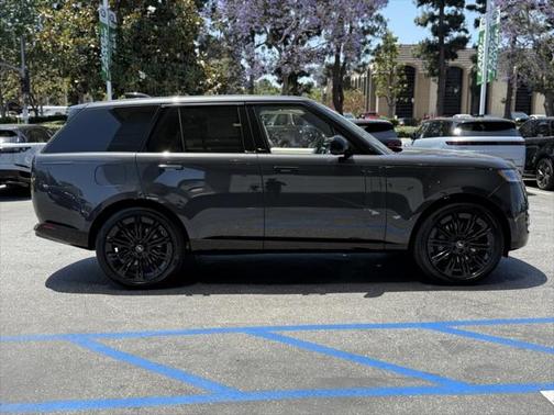 2025 Land Rover Range Rover P530 SE
