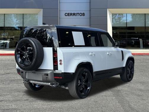 2025 Land Rover Defender 110 P500 X-Dynamic SE