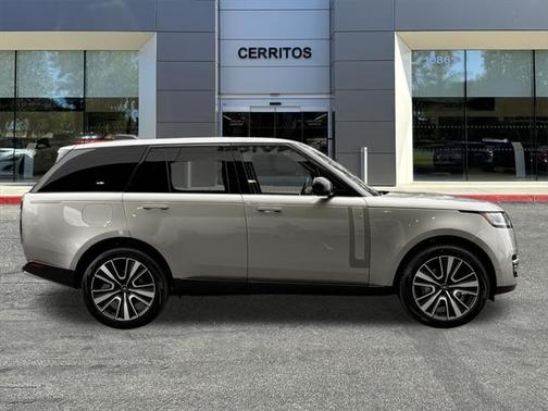 2025 Land Rover Range Rover P400 SE