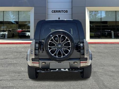 2025 Land Rover Defender V8