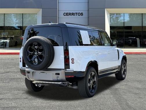 2025 Land Rover Defender 110 P400 X-Dynamic SE