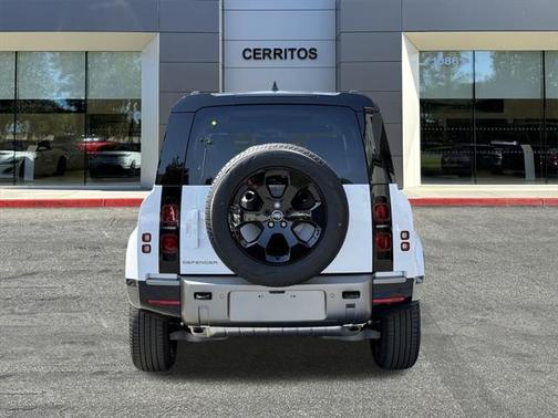 2025 Land Rover Defender 110 P400 X-Dynamic SE