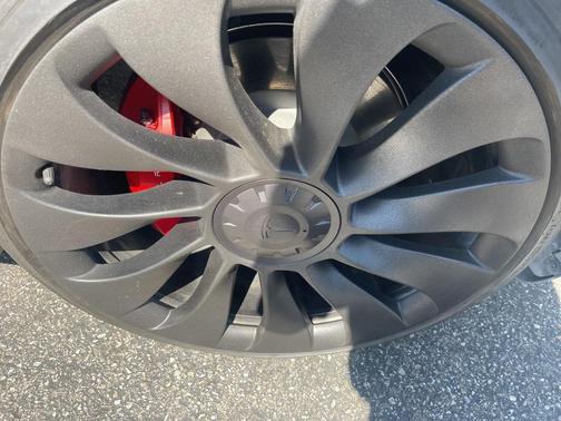 2024 Tesla Model Y Performance Dual Motor All-Wheel Drive