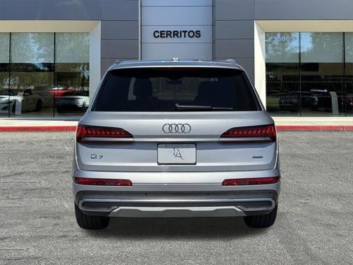 2022 Audi Q7 45 Premium Plus