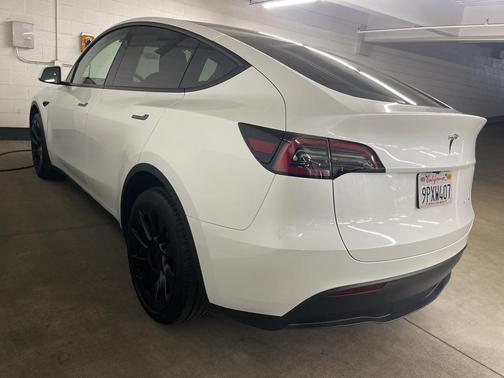 2025 Tesla Model Y Long Range Dual Motor All-Wheel Drive
