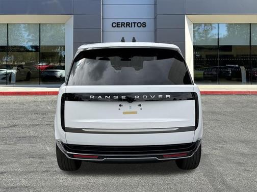 2025 Land Rover Range Rover P530 SE 7 Seat