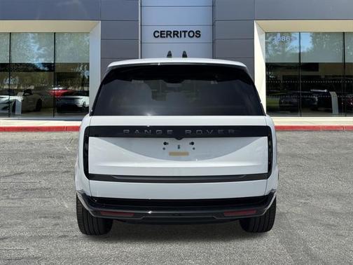 2025 Land Rover Range Rover P550e SE