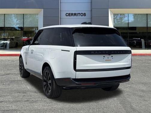 2025 Land Rover Range Rover P550e SE