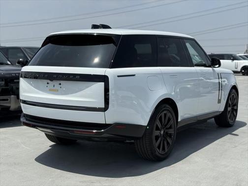 2025 Land Rover Range Rover P550e SE