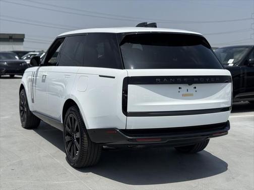 2025 Land Rover Range Rover P550e SE