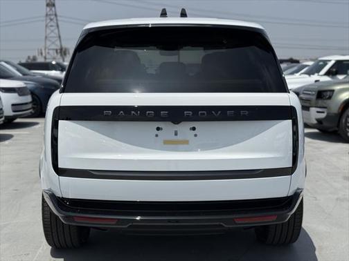 2025 Land Rover Range Rover P550e SE